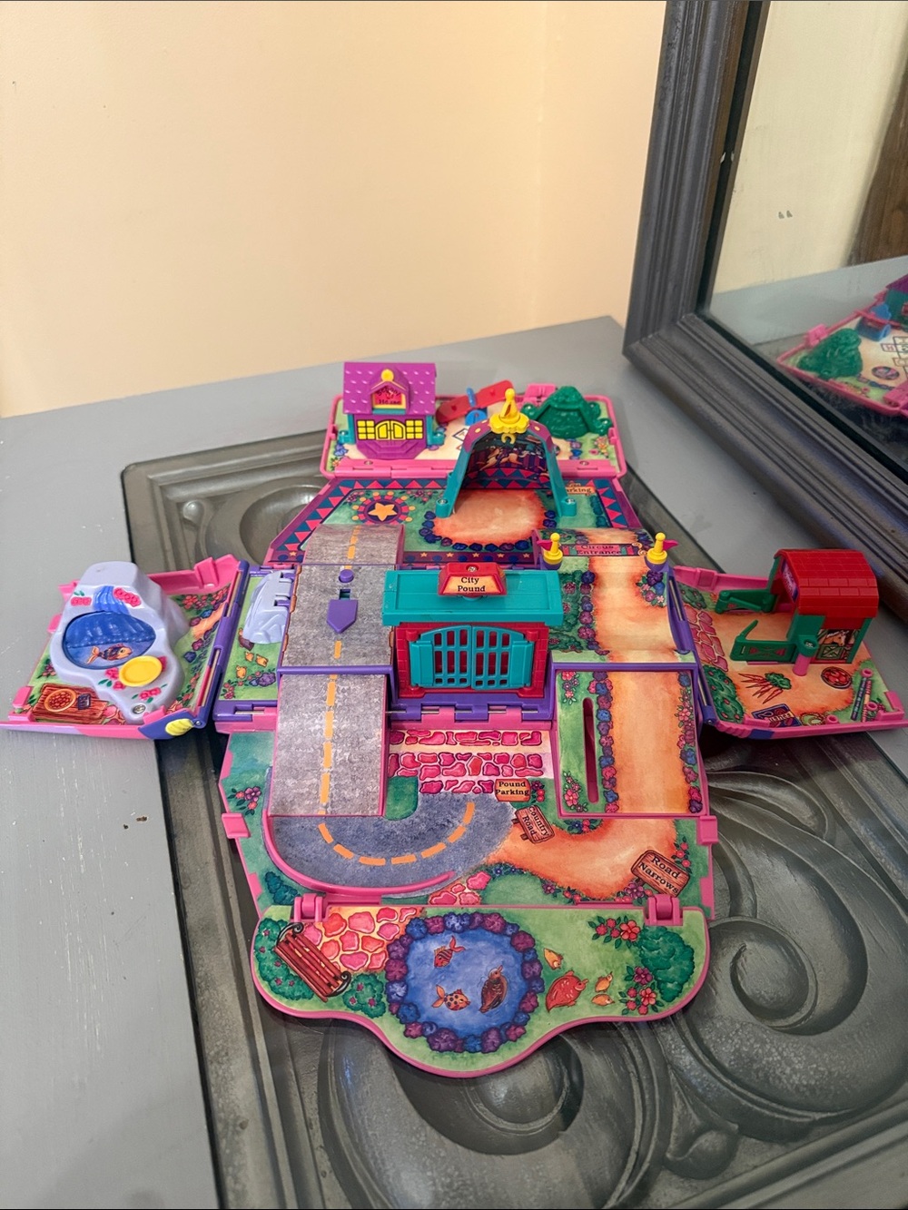 Vintage 1995 Pound Puppies Fold Out Van Playset NO ACCESSORIES Circus School
